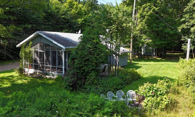 Saint-Raymond Chalet De Esquí | Ô Petit Chalet | Peaceful retreat in nature