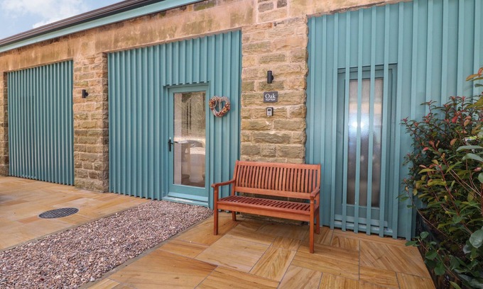 Hollow Meadows Cabaña | OAK COTTAGE, pet friendly in Bolsterstone / Ewden Village