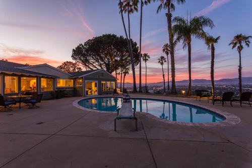 Sherman Oaks Casa | Oak Hills by AvantStay Panoramic View Pool Spa