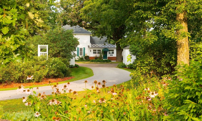 Whitehall Cabina | Oak Park Inn