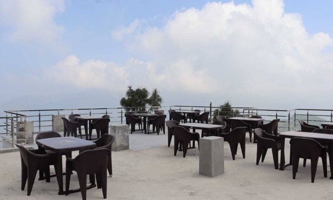 Lansdowne Hotel | Oak Trek Resort