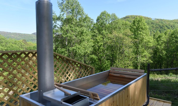 Hendersonville Cabaña | Oakhaven: Mountain Escape with Wood Burning Hot Tub!