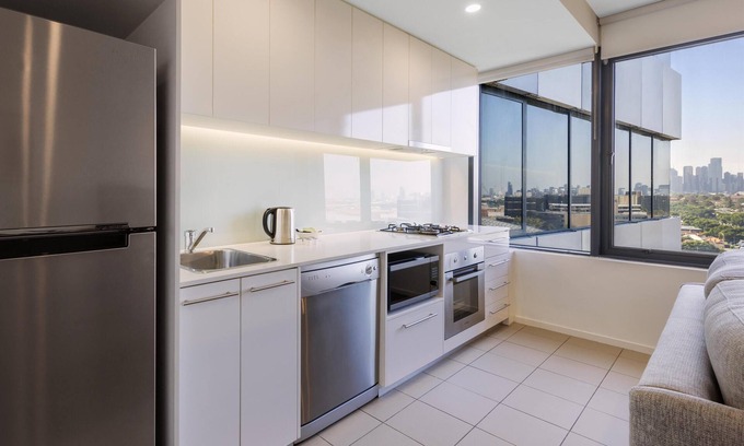 Travancore Hotel | Oaks Melbourne Flemington Suites