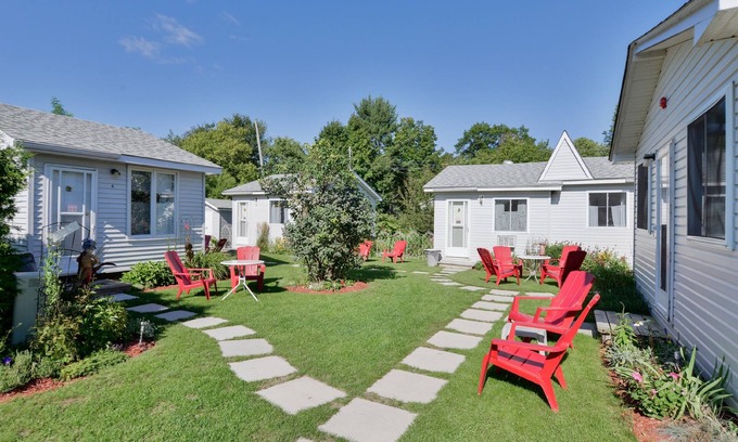 Gravenhurst Hotel | Oakwood Motel