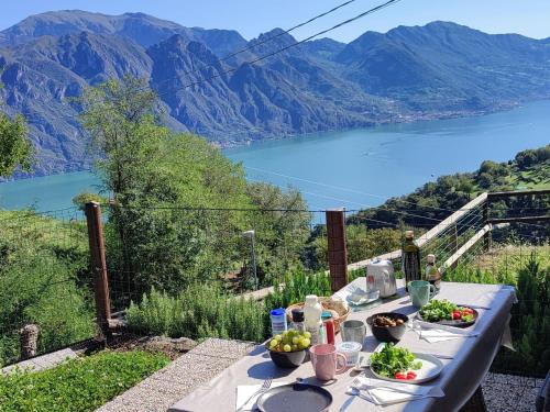 Fonteno Casa | Oasi Azzurra - Cosy flat with a terrace and a great view over lake and mountains