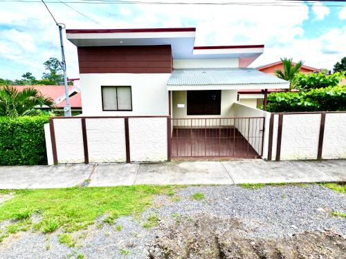 Barrio Pilo Casa | Oasis Arenal Villa Downtown Arenal Volcano View