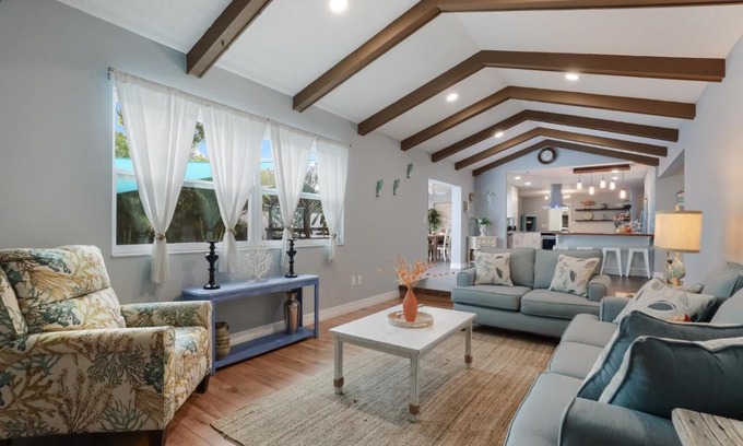 West Bradenton Villa | Oasis backyard with hot tub 4/2 close to the beach