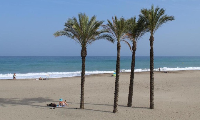 La Parata Apartamento | OCEAN APARTAMENT ! 1ª Línea del Mar, piscina, parking, wifi