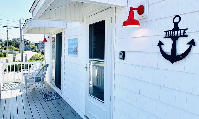 Ogunquit - Wells Casa | Ocean Avenue beach rental! Across the street from Moody Beach in Wells, Maine