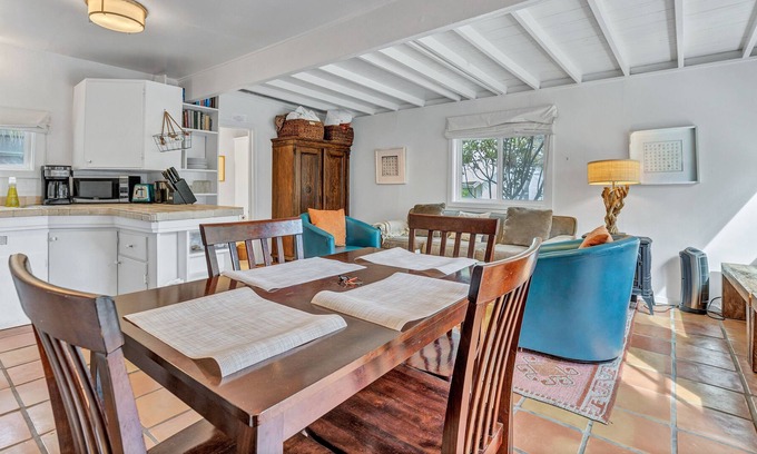 Stinson Beach Apartamento | Juguetón Oceanside Studio con bañera de hidromasaje y carpa de yoga