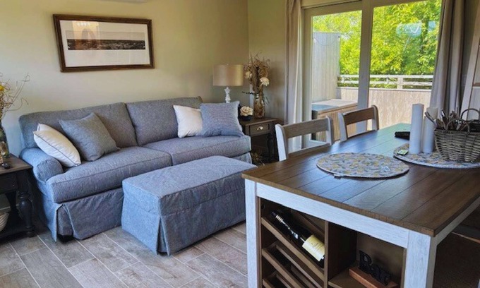Napeague Apartamento | Ocean Dwelling w/PKG+Balcony+WiFi+HeatedPool
