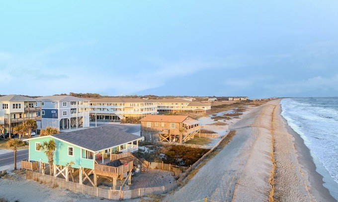 Long Beach Casa | FRENTE AL OCÉANO, 4HAB, 2BA, PATIO CERCADO, AMIGABLE CON LAS MASCOTAS, CAMINATA A LAS TIENDAS, RENOVADO 2018