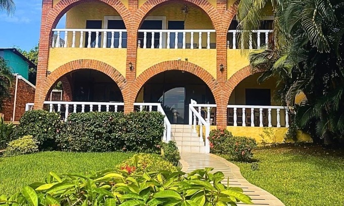 Tamanique Casa | Ocean Front Beach Estate / Wonderful Punto Palmarcito