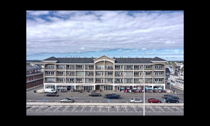 Hampton Condominio | Ocean Front Beach View Fully Furnished Family Vacation Condo