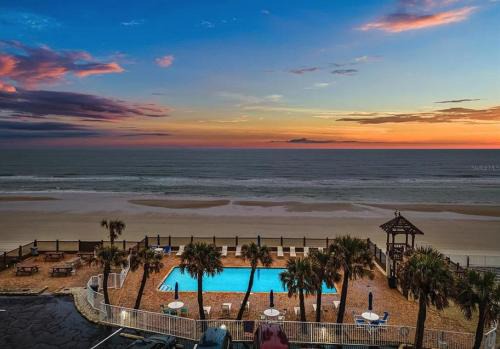Bostwick Park Apartamento | OCEAN FRONT Condo Daytona Beach!