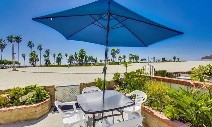 South Mission Beach Casa | OCEAN FRONT DUPLEX IN SOUTH MISSION BEACH, top and bottom units rented together