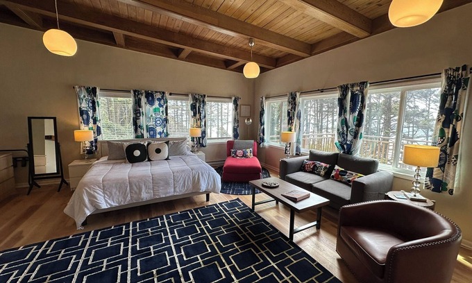 Yachats Apartamento | Ocean Front, Sunrise at Oregon House, Stairs to the Beach!