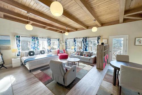 Yachats Apartamento | Ocean Front, Sunrise at Oregon House, Stairs to the Beach!