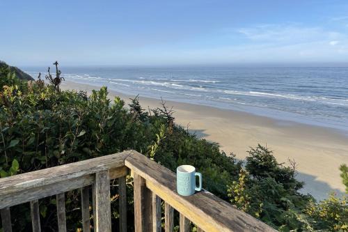 Seal Rock Casa | Ocean Front with Spectacular Views! 2 Bedroom, 2 Bath! Seal Rock Cottage!