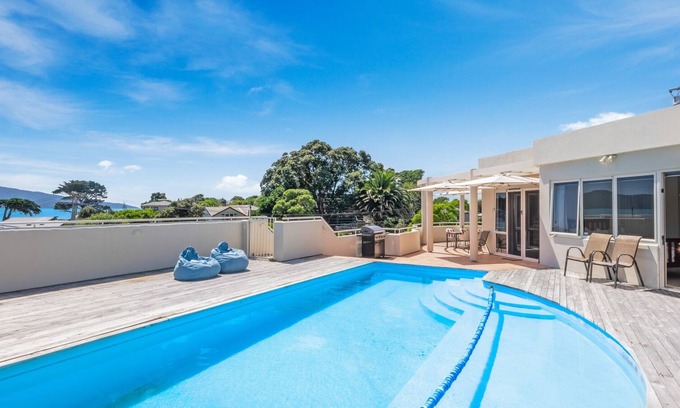 Paraparaumu Casa | OCEAN PEARL – RAUMATI BEACH HOLIDAY HOME, with pool in Raumati Beach