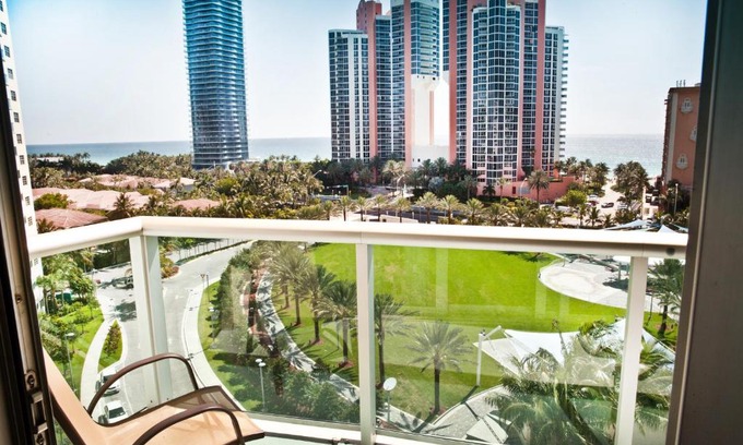 Sunny Isles Beach Apartamento | Ocean Reserve Condo by FlatsAway
