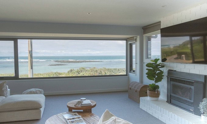 Port Fairy Casa | Ocean Sands Beach Front House w/ 270° panoramic views & seconds from the beach