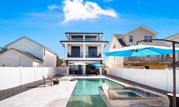 Painters Hill Casa | Ocean Shore Villa - A Luxurious Holiday Escape!