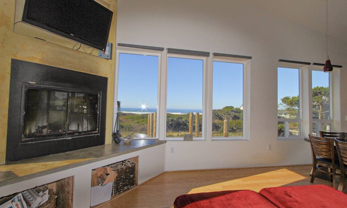 Gold Beach Casa | Preciosas vistas modernas casa w / océano y playa fácil acceso - Los perros son bienvenidos