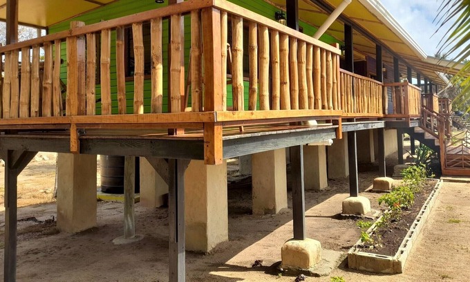 Gales Point Apartamento | Ocean View Beachfront Green Cabana 4, AC, Wi-Fi, Swim Pool