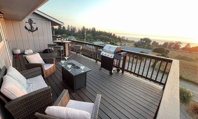 Smith River Casa | Ocean View - Fire Pit - Game Room - Redwoods - Casino