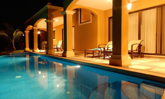 Playa Hermosa Villa | Vista al mar desde todas las habitaciones de esta casa!