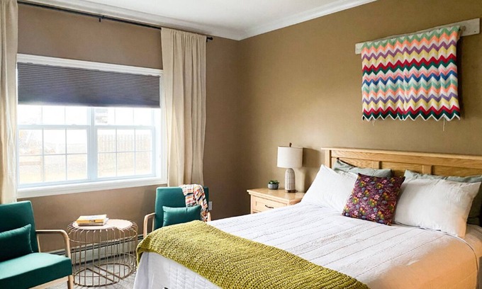 Cow Head Cama Y Desayuno | Ocean-View Inn in Gros Morne | Sleeps 12 | 5 Ensuite Rooms + Full Kitchen