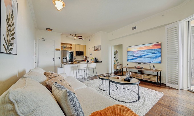Downtown Long Beach Condominio | Ocean View Oasis next to Beach and Convention Center with free parking