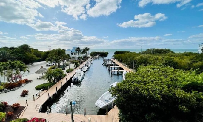 Tavernier Condominio | Ocean View Overlooking Marina Ocean Pointe 5305