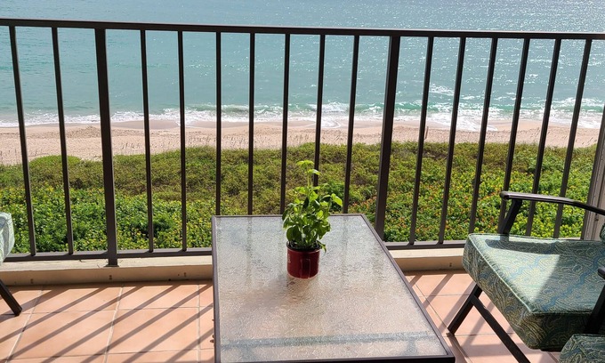 Fort Pierce Shores Condominio | Diciembre de 2019 disponible - Lujoso condominio con vista al mar
