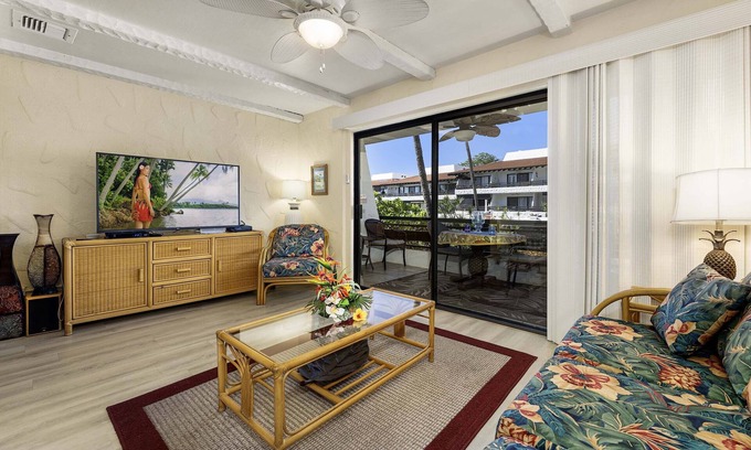 Kailua-Kona Condominio | Vistas al mar | Redecorado | AC | A partir de $ 99 / n