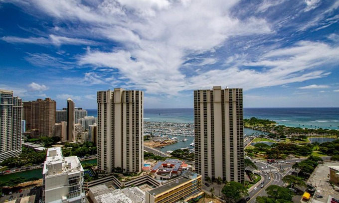 Ala Moana Hotel | Ocean Views from balcony Walk to Beach and Mall 3024
