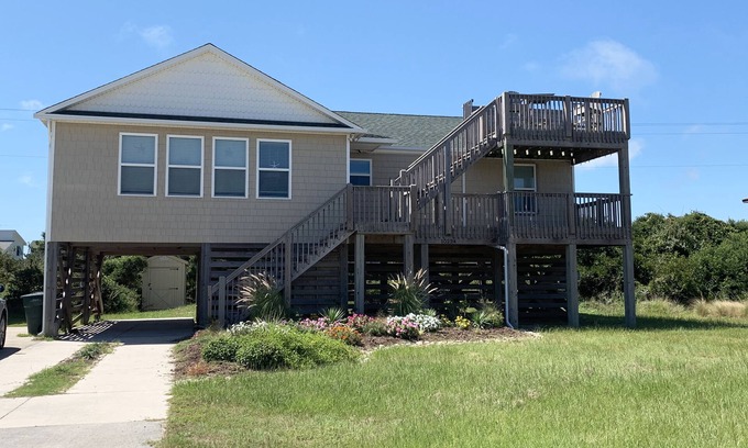 South Nags Head Casa | Vistas al mar! ¡A solo 350 pies de la playa! ¡Ropa de cama, bicicletas y más GRATIS!