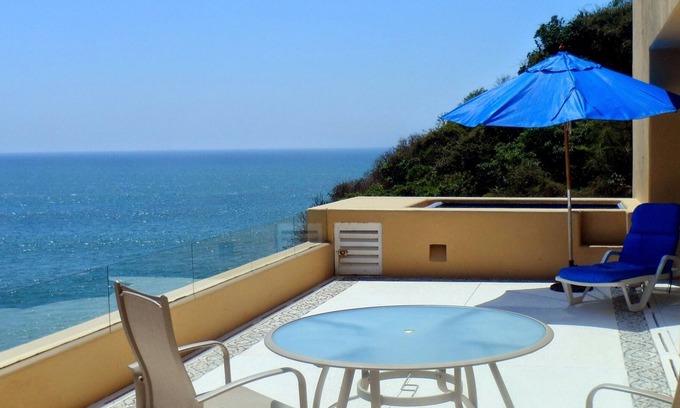 Bahía Puerto Marqués Apartamento | Elegante apartamento frente al mar. Tarifa especial de verano!