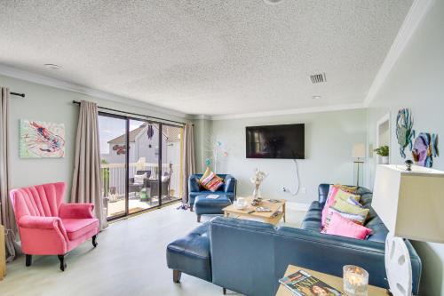 Biloxi Apartamento | Oceanfront Biloxi Condo with Balcony Walk to Beach!