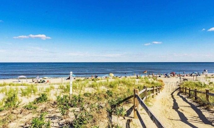 Beach Haven Apartamento | Oceanfront condo with ocean view
