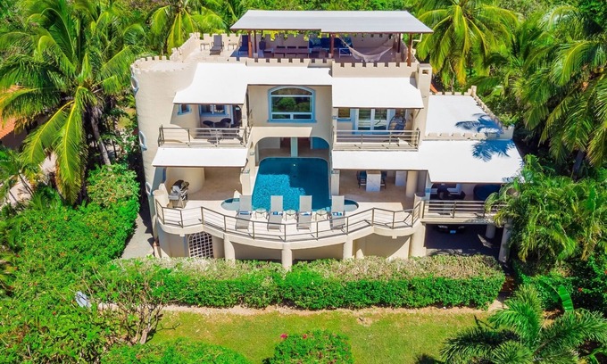 Playa Negra Casa | Casa de vacaciones de ensueño frente al mar con increíbles vistas y piscina