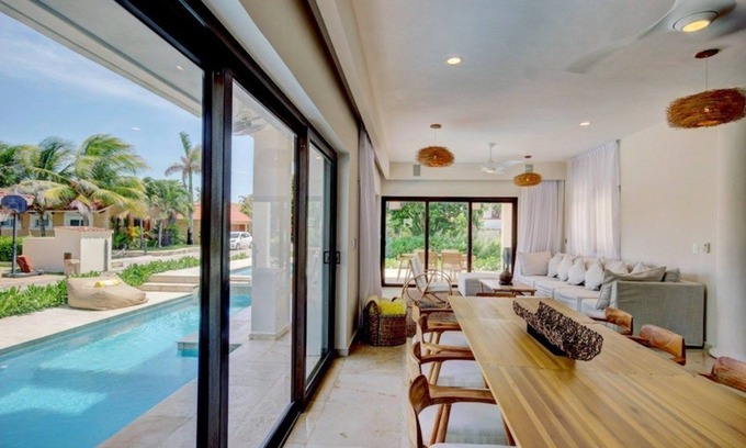 Área de Playacar Fase I Villa | Oceanfront Exclusive Home