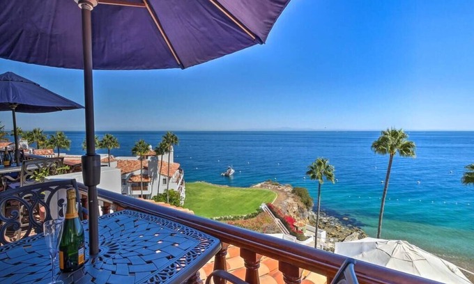 Avalon Condominio | Luxurious Oceanfront Hamilton Cove Penthouse suite w/ stunning panoramic views!!
