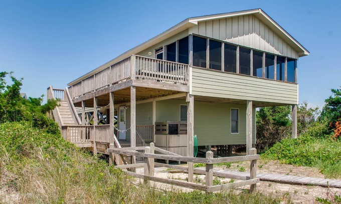 Avon Casa | Disfrute de vistas panorámicas al mar! Avon frente al mar con fácil acceso a la playa, porche cubierto