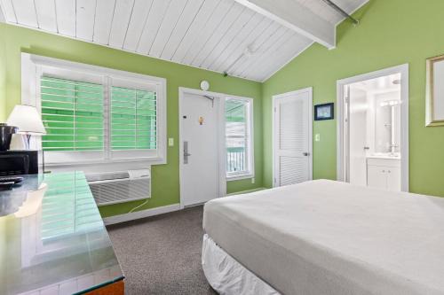 Fort Pierce Casa | Oceanfront Inn Room #11- Standard Room - King Bed