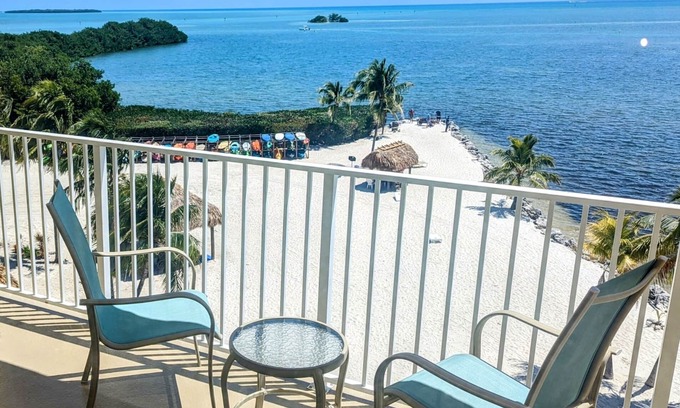 Tavernier Condominio | Oceanfront Luxury Condo 28 night minimum. Book Jan 7-Feb4 for 600 discount.