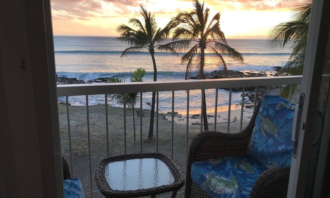 Makaha Condominio | Frente al mar Makaha Surfside Increíbles puestas de sol!