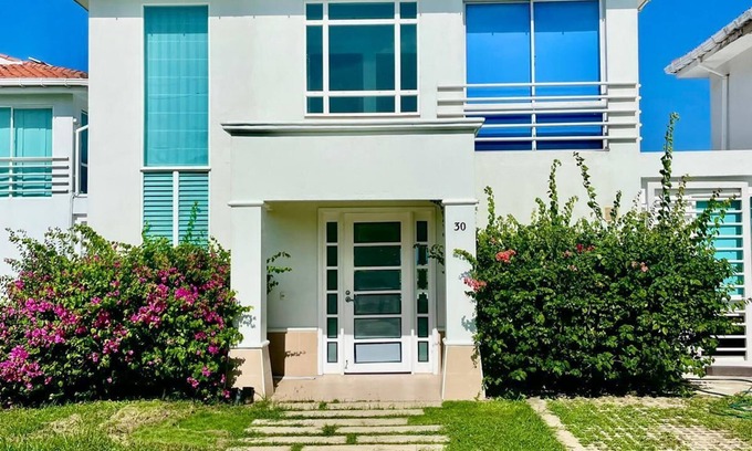 Zona Norte Villa | Mansión Frente al Mar Con Piscina 3