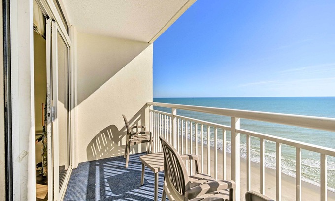 Downtown Myrtle Beach Apartamento | Oceanfront Myrtle Beach Condo w/ Balcony!